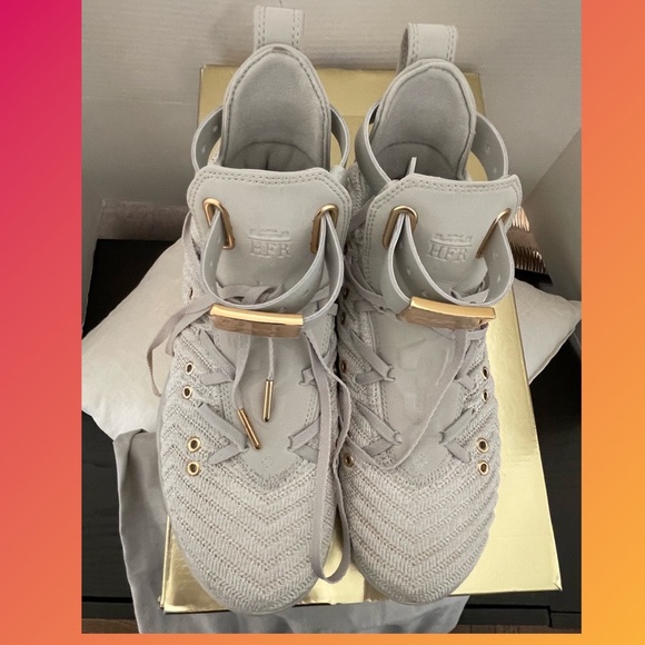 Levaron XVI Limited edition with lion relief womens kicks - Picture 2 of 12